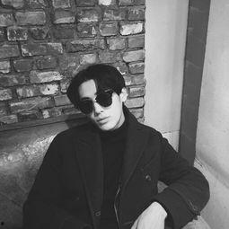 帅哥眼镜图片大全,帅哥眼镜图片大全赏析